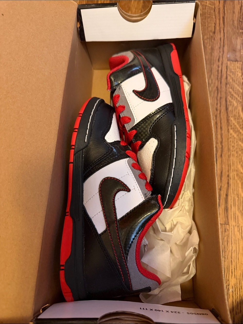 New box 212 Mogan 2 jr Nike Kids Low Top Sneakers - Black White Red size 1y 1